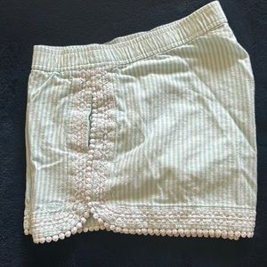 Pre-loved Vineyards Vines 100% cotton shorts, Aqua color stripes